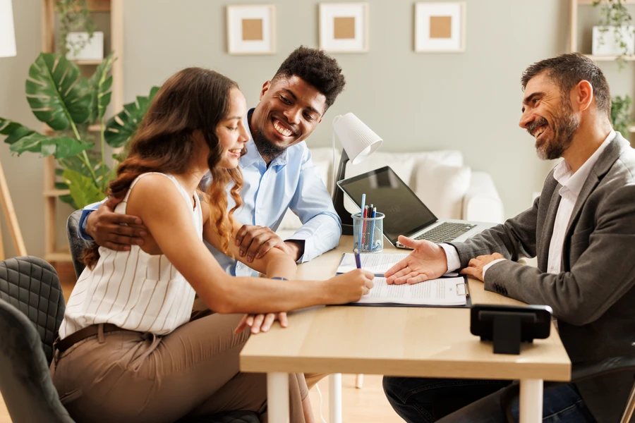 Comparison of big bank versus independent mortgage broker for Florida homebuyers