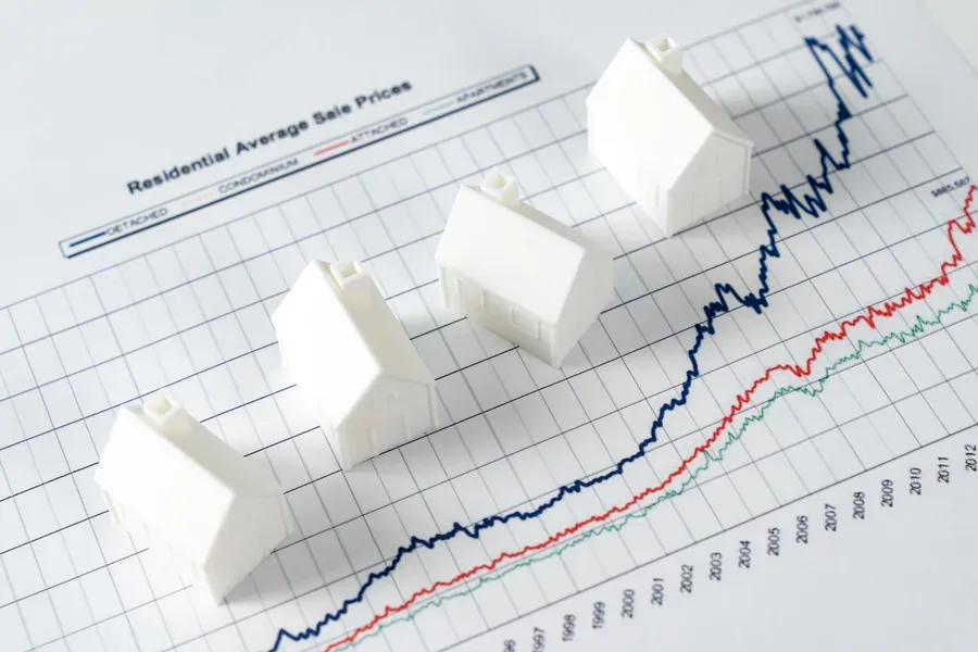Model houses lined up beside a rising chart, a picture of Florida mortgage rates this fall