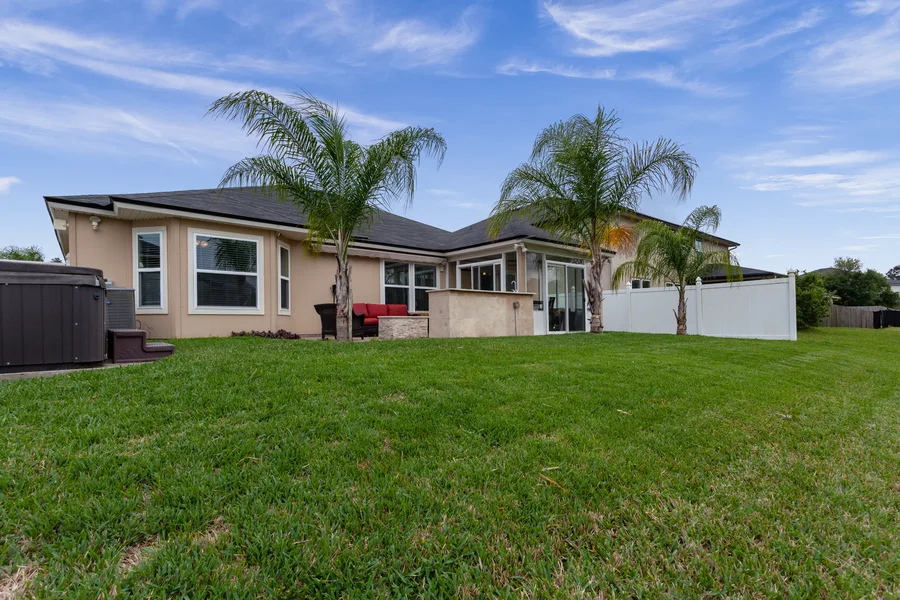 Manufactured home on a permanent foundation in a Florida community