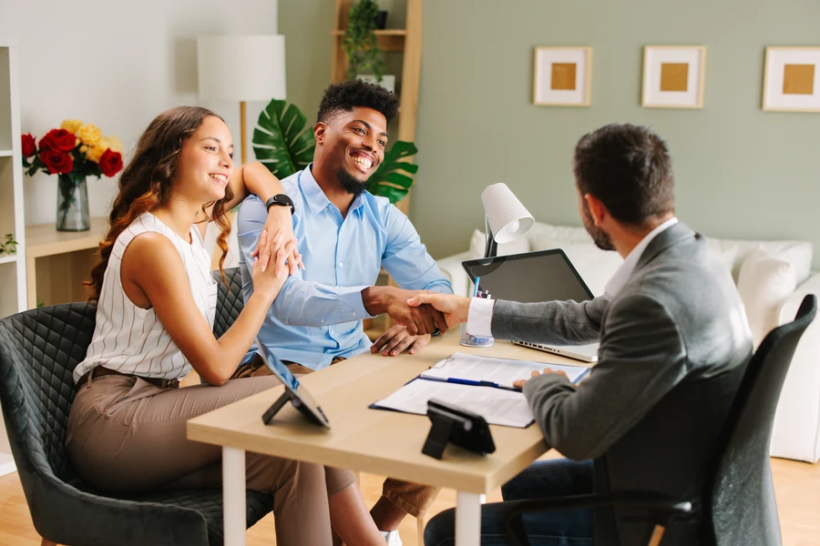 Florida homebuyer comparing VA loan vs FHA loan options before applying